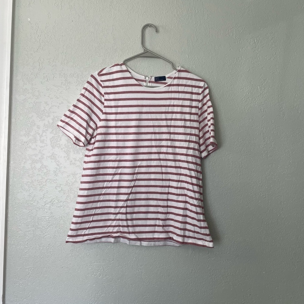 Gap white and pink striped tee